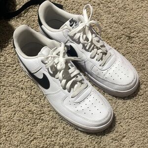 Nike Men's White and Black Sneakers